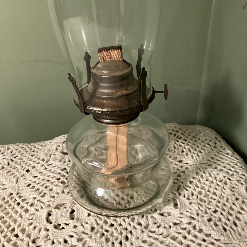 Lamplight Farms Clear Glass 14 6/8" Oil Lamp Vintage - Picture 8 of 9
